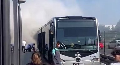 Metrobüste yangın paniği