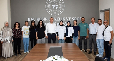 Öğrenciler Spor Başarısını İl Müdürüyle Paylaştı