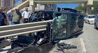 Pendik'te otomobil bariyere ok gibi saplandı: 2 yaralı