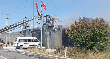 Silivri'de boya imalatı fabrikasının deposunda korkutan yangın