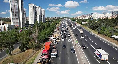 TEM Otoyolu'nda 15 araç birbirine girdi: 5 yaralı