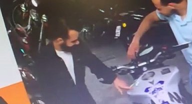 Üsküdar'da satın almak istediği motosikleti test sürüşü sırasında çaldı