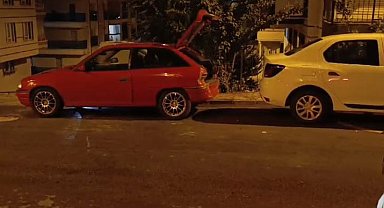 Ankara'da aniden hareket eden araç park halindeki 3 araca çarptı
