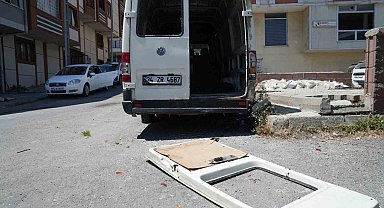 Arnavutköy'de terk edilmiş araçlar mahallelinin korkulu rüyası oldu