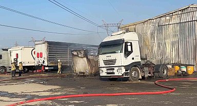 Ataşehir'de 2 tır dorsesi ve 1 iş yeri küle döndü