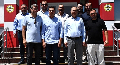 Ayvalıkgücü Belediyespor Başkanı ve Yönetimi Balıkesirspor'u Ziyaret Etti