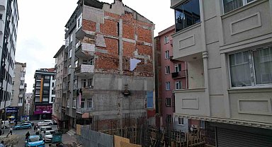 Bahçelievler'de tahliye edilen bina havadan görüntülendi