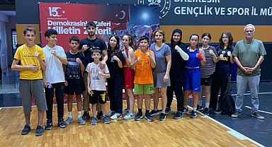 Balıkesir Büyükşehir Belediyespor Boksörleri 15 Temmuz Şehitleri Anma Boks Turnuvası'nda Büyük Başarı Gösterdi
