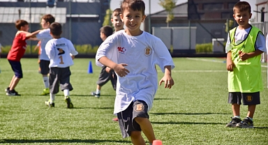 Balıkesir Büyükşehir Belediyespor Yaz Spor Okulu'nda Futbol Kurslarıyla Dolu Dolu Bir Yaz