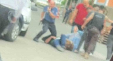 Başkent'te 3 kişiyi bıçakla yaralayan saldırgan vurularak etkisiz hale getirildi