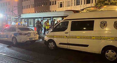 Beyazıt'ta raylara düşen adam tramvayın altında kalarak öldü