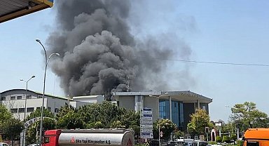 Beylikdüzü'nde korkutan fabrikaya yangını