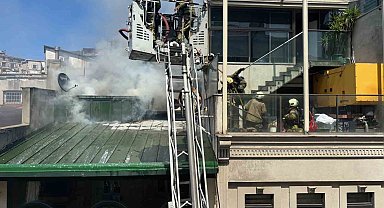 Beyoğlu'nda 5 katlı otelde korkutan yangın