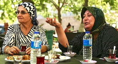Burhaniye'de Kadınlar Buluştu: Talepler ve Hizmetler Masaya Yatırıldı