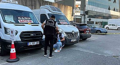 Esenler'de bir şahıs yüksek sesle müzik dinleyenleri uyardı: Kurşunların hedefi oldu