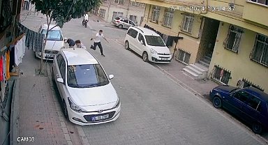 Esenyurt'ta dehşet anları kamerada: 2 kişiyi sokak ortasında silahla vurarak yaraladı