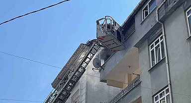 Esenyurt'ta iki bina arasındaki gecekondu alev alev yandı, korku dolu anlar yaşandı