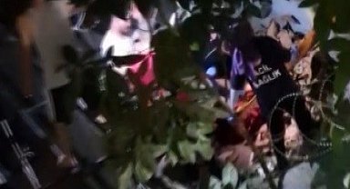Esenyurt'ta polis gelince camdan sarkan alkollü kadın 5'inci kattan düştü
