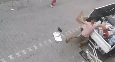 Esenyurt'ta tartıştığı komşusunun evini böyle taşladı