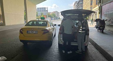Galata Köprüsü'nde Dolmabahçe'ye gitmek isteyen turistten 600 lira isteyen taksiciye ceza