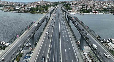 Haliç Köprüsü'nde asfalt yenileme çalışması kilometrelerce araç kuyruğu oluşturdu