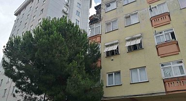 Kartal'da 4 katlı binada balkon çöktü