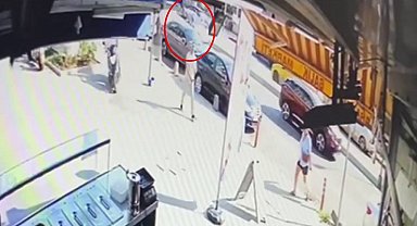Maltepe'de güpegündüz hırsızlık: Otomobilden bilgisayar çaldı