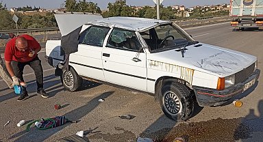 Önündeki araca çarpmamak için manevra yaptı, otomobil takla attı: 2 yaralı