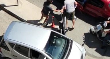Pendik'te krikolu trafik magandasına uçan kafa attı