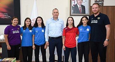 U-13 Türkiye Şampiyonası Derece Sahibi Sporcular, İl Müdürü Özalp’i Ziyaret Etti