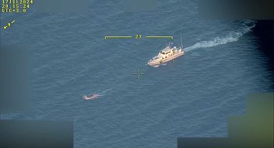 Yunanistan'ın ittiği göçmen botunu Türk Sahil Güvenlik birimleri kurtardı