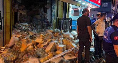 Zeytinburnu'nda tekel bayisinin asma tavanı çöktü, faciadan dönüldü: 1 yaralı