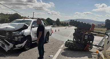 Ankara'da otomobil ile traktörün çarpıştığı 2 kişi yaralandı
