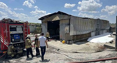 Arnavutköy'de boya deposunda korkutan yangın