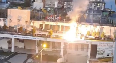 Arnavutköy'de elektrik telleri havai fişek gibi patladı, o anlar kamerada