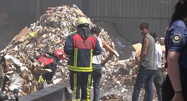 Avcılar'da kağıt geri dönüşüm deposunda korkutan yangın