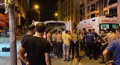 Bahçelievler'de caddede yürüyen 3 kişiye silahlı saldırı: 1 ölü, 1 yaralı