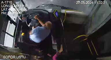 Bakırköy'de tırın devrilme anı otobüs kamerasında