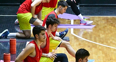 Balıkesir Büyükşehir Belediyespor Basketbol Takımı Kurtdereli Spor Salonu'nda Çalışmalarına Devam Ediyor