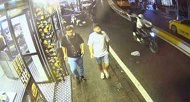 Beyoğlu'nda motosikletle gelip büfeye kurşun yağdırdılar