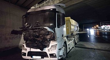 Çekmeköy-Şile Otoyolu'nda hafriyat kamyonu alev alev yandı