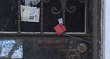 Fatih'te çöken binada alınan tedbirler devam ediyor