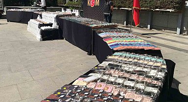 İstanbul'da binlerce kaçak telefon aksesuarı ele geçirildi