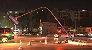 Kartal'da 3 aracın karıştığı zincirleme kazada 1 kişi yaralandı