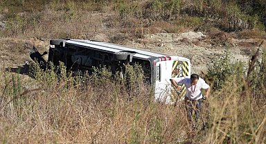 Kuzey Marmara Otoyolu'nda işçi servisi şarampole uçtu: 9 yaralı