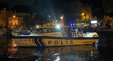 Sarıyer'de 4 kişinin içinde olduğu tekne battı: 3 kişi ve 1 köpek yüzerek kurtuldu, 1 kişi kayıp