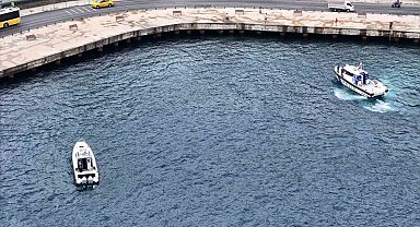 Sarıyer'de batan teknede kaybolan şahsı boğazda arama çalışmaları havadan görüntülendi