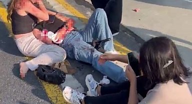 Sefaköy'de metrobüs kazası sonrası yaşanan can pazarı kamerada