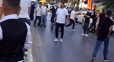 Sultanbeyli'de düğün konvoyundaki iki grup arasındaki kavga kamerada