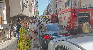 Sultangazi'de çatı katındaki kümeste çıkan yangında güvercinler telef oldu